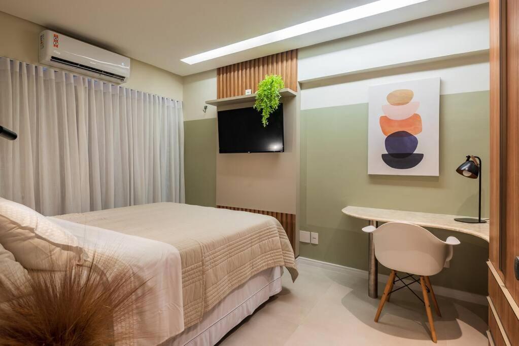 1403 - Flat Excelente Em *
