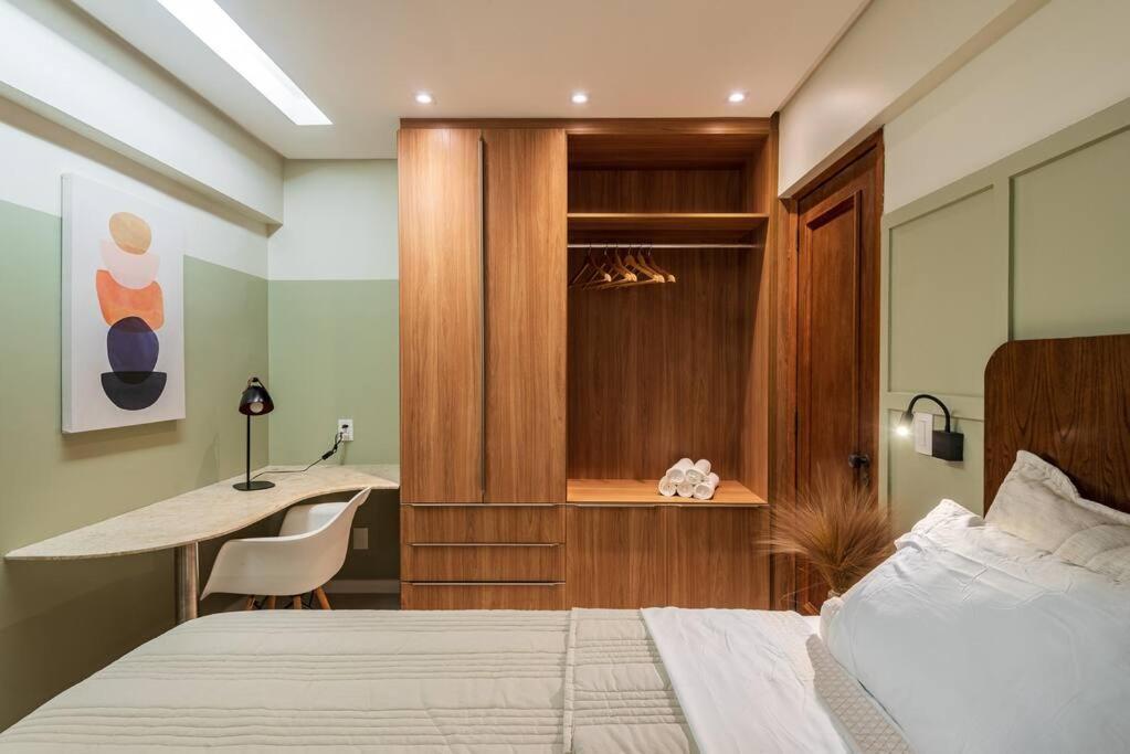 1403 - Flat Excelente Em *