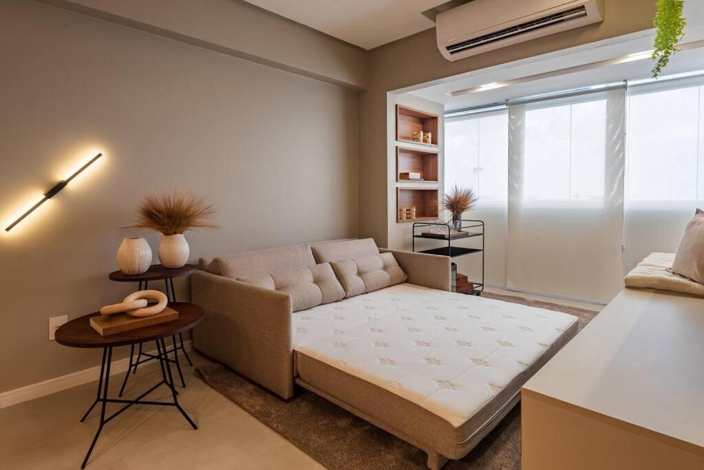1403 - Flat Excelente Em *